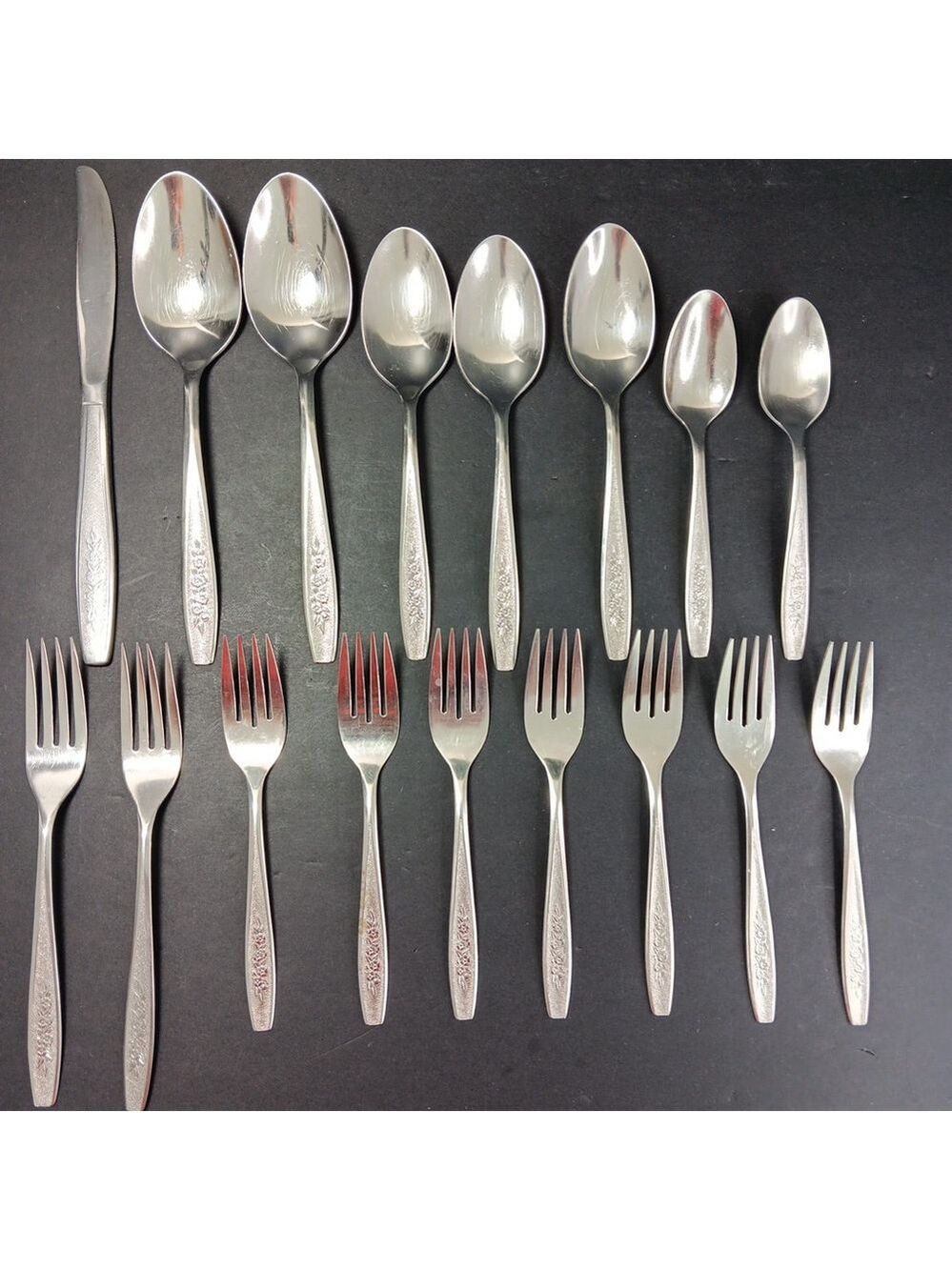 17 X Oneida Simeon L & George H Rogers, Oneida stainless OHS108 Pattern Floral X